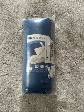 NWT Galaxy Blue Everlasting Comfort Sherpa Fleece Blanket